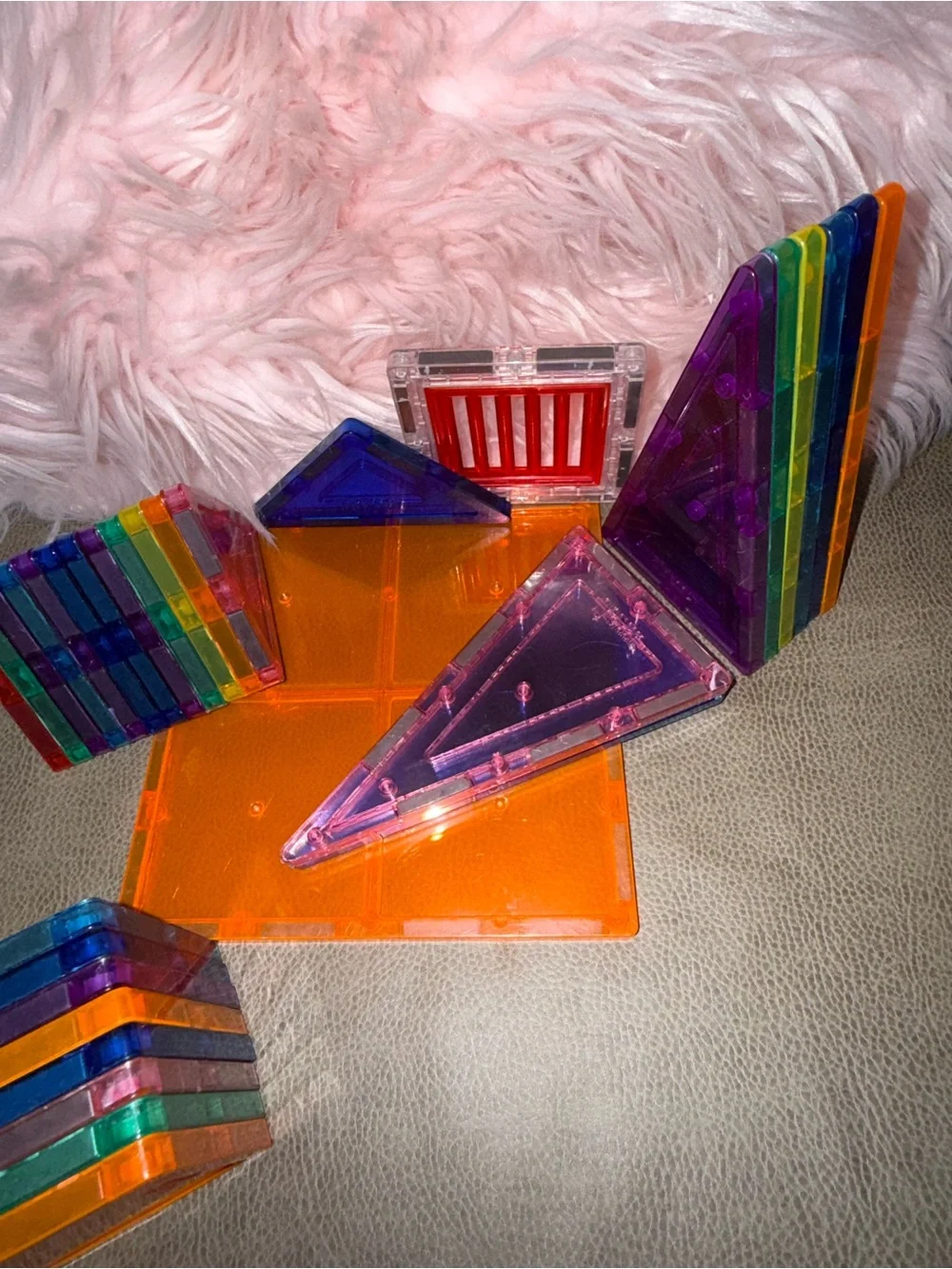 Magnetic building pieces